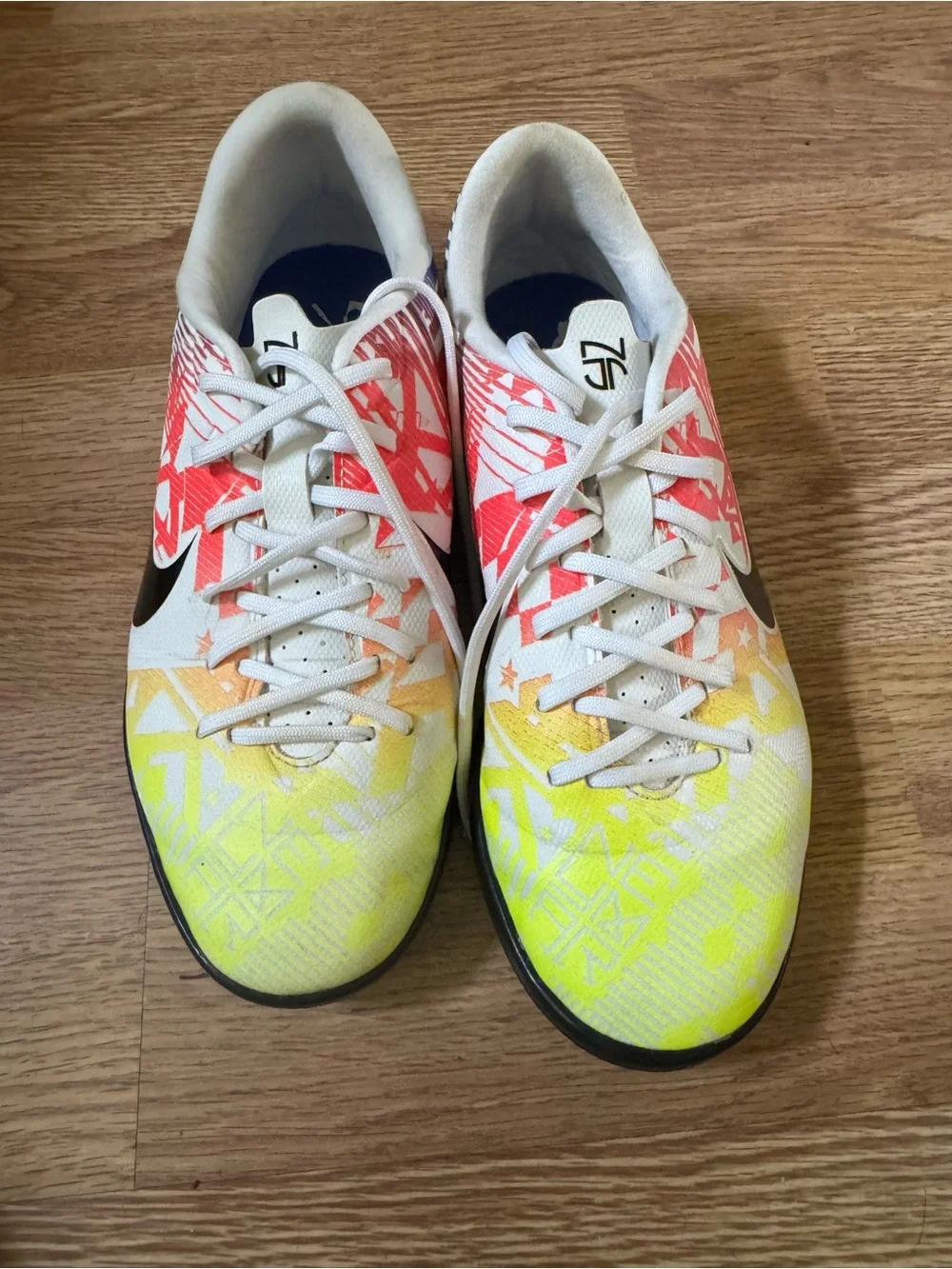 Nike Mercurial Vapor 13 Academy NJR IC 'Jogo Prismatico' - size 6Y